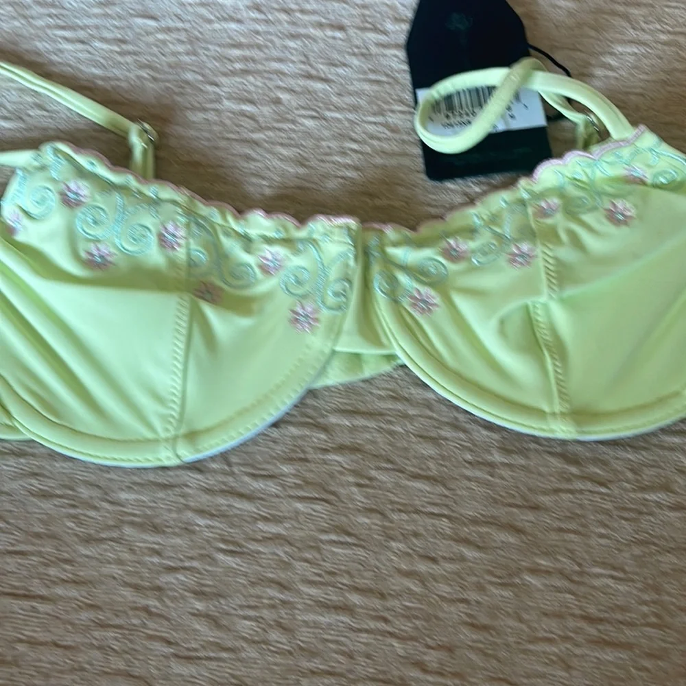 Frankie’s bikinis x Sydney Sweeney “Zola” top in key lime